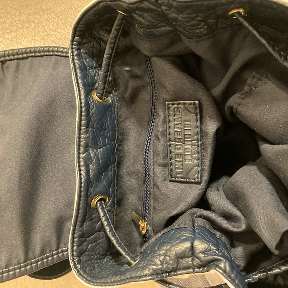 Backpack - Picture 8 of 8